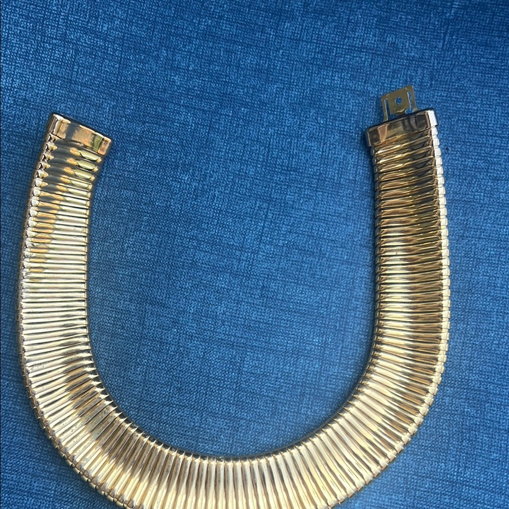Vintage Gold Coil Necklace - Picture 3 of 3